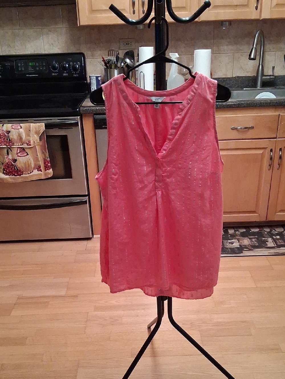 crown & ivy Coral Pink Sleeveless V-Neck Dotted Tank